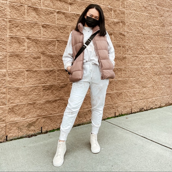 Meet your Posher, Naomi - Picture 1 of 1